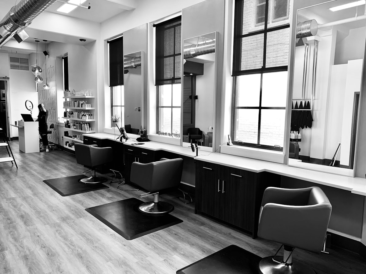 Salon website example showing a modern styling studio